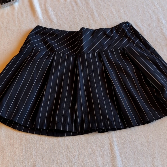 Forever 21 black pinstripe mini skirt size 10 - Picture 1 of 3